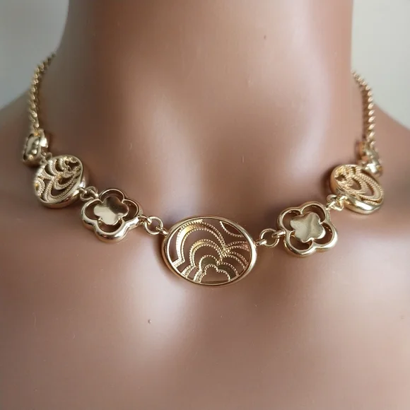 Liz Claiborne Gold Floral Necklace - Picture 12 of 12